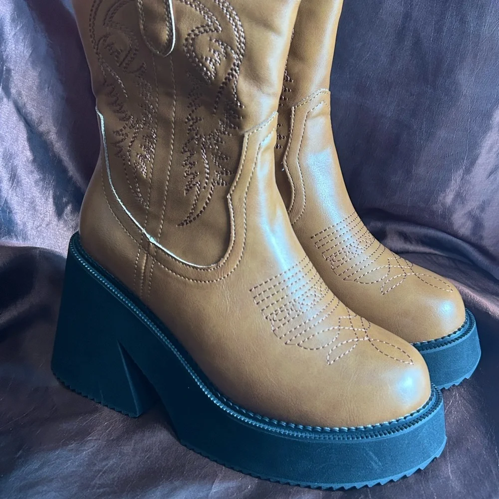 Chunky platform western boots in tan synthetic material 🤎 - Picture 6 of 10